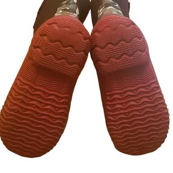 BOGS | Classic Camo Waterproof Rain Snow Boots | Red Heel | Unisex | Size: 2 - Picture 7 of 15